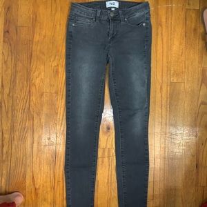 Size 25 gray wash Paige skinny jeans!!